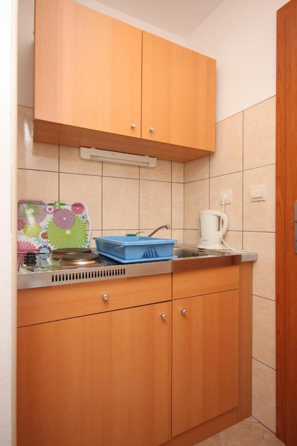 Apartments By The Sea Drvenik Donja Vala, Makarska - 6658 Exterior photo
